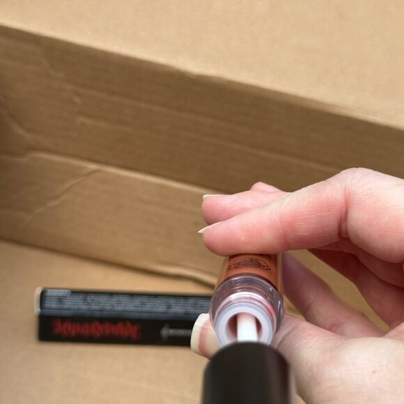 Reina Rebelde Mordida Lip Stain in Primer Beso - Picture 8 of 15